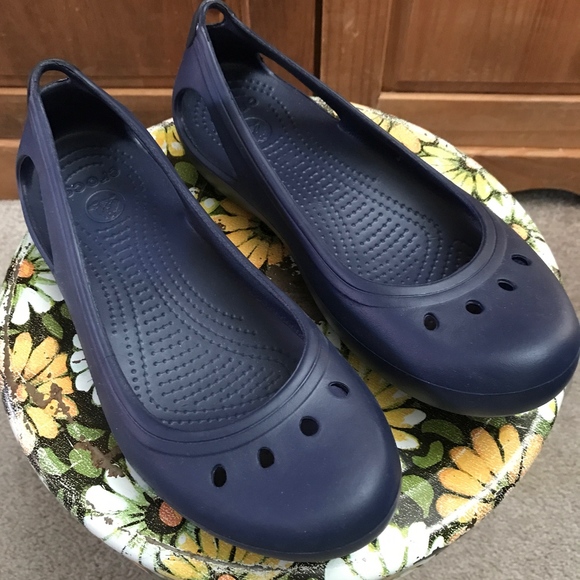 crocs navy flats